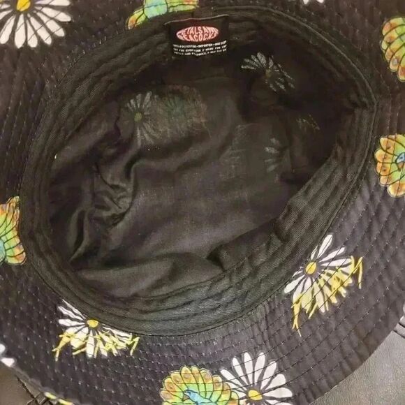 Petals & Peacocks Women's Black w Daisies & Peacocks Print Poly Bucket Hat - Picture 7 of 8